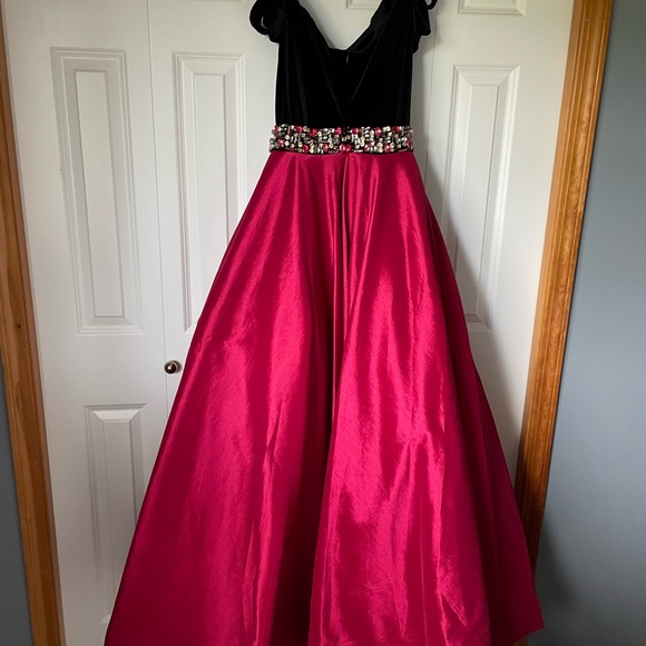 MAC DUGGAL BALL GOWN/EVENING - Picture 3 of 10